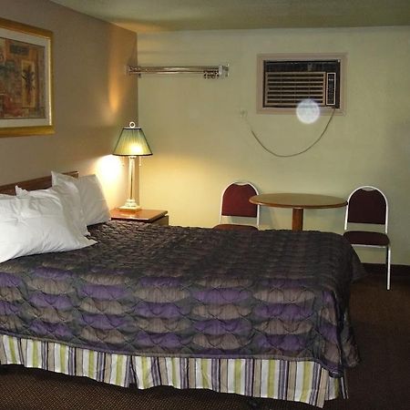 South Hutchinson Trails West Motel מראה חיצוני תמונה