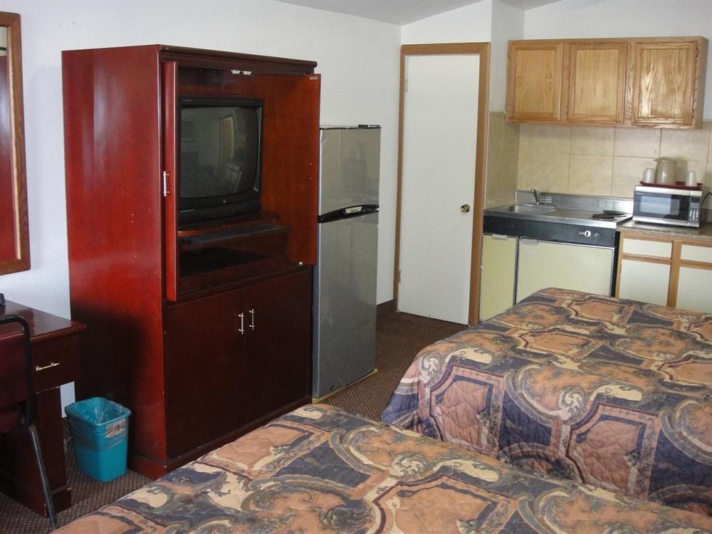 South Hutchinson Trails West Motel מראה חיצוני תמונה