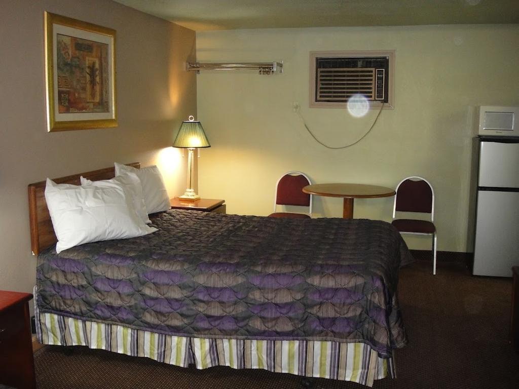 South Hutchinson Trails West Motel מראה חיצוני תמונה