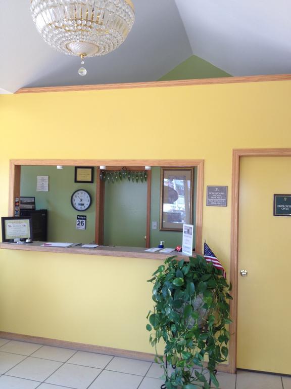 South Hutchinson Trails West Motel מראה חיצוני תמונה