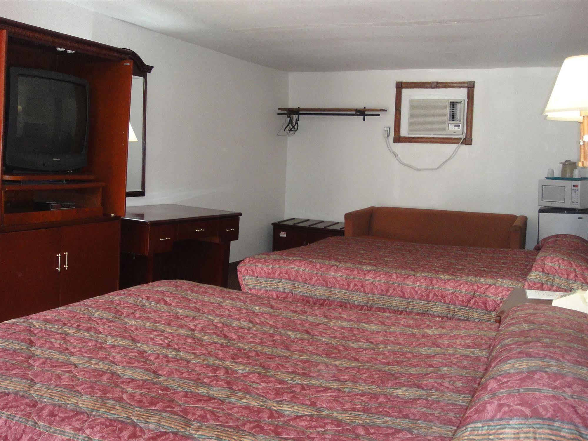 South Hutchinson Trails West Motel מראה חיצוני תמונה